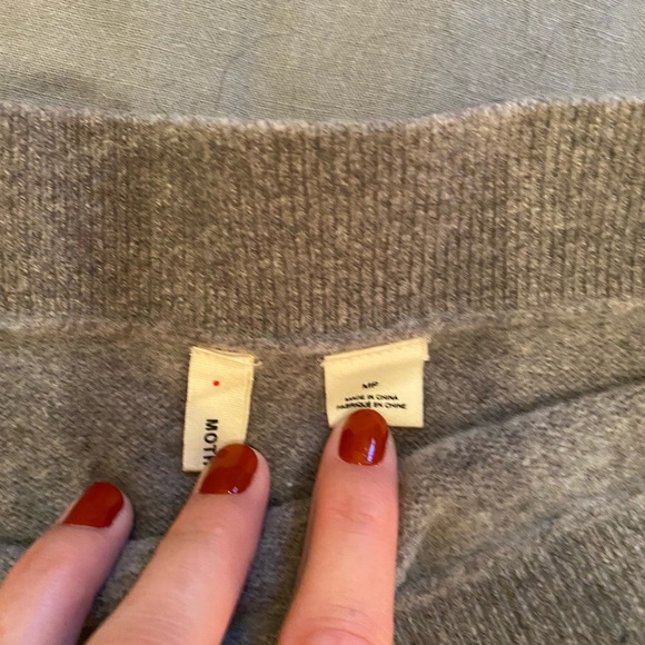 Wool Sweater and Skirt Set - Picture 5 of 7